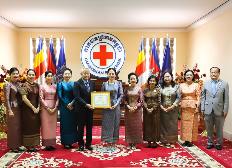 ធនាគារ អេស៊ីលីដា ឧបត្ថម្ភថវិកាចំនួន ៨០០.០០០.០០០រៀល ជូនកាកបាទក្រហមកម្ពុជា