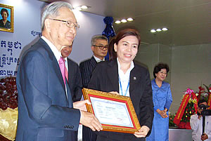 H.E. Deputy Prime Minister KEAT Chhon, Minister of Economy and Finance and SECC Chairman, presents the Membership Certificate to Mrs. SO Phonnary, EVP & Chief Operations Officer of ACLEDA Bank H.E. Deputy Prime Minister KEAT Chhon, Minister of Economy and Finance and SECC Chairman, presents the Membership Certificate to Mrs. SO Phonnary, EVP & Chief Operations Officer of ACLEDA Bank