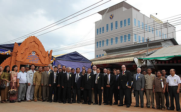 Delegates and distinguished guests taking photo in the inauguration ceremony of Otdar Meanchey Branch