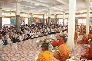 ពិធី​វេរភត្តហារ​ប្រគេន​ព្រះសង្ឃ និង​បង្សុកូល