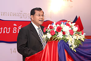 បណ្ឌិត អ៊ិន ចាន់នី ប្រធាន​នាយក​ប្រតិបត្តិ​ធនាគារ​អេស៊ីលីដា ថ្លែង​សន្ទរកថា​ក្នុង​ពិធី​បង្កើត​ភាព​ជា​ដៃគូ​ជា​ផ្លូវការ រវាង​ធនាគារ​អេស៊ីលីដា និង​ក្រុមហ៊ុន​ព្រូដិនសល​កម្ពុជា